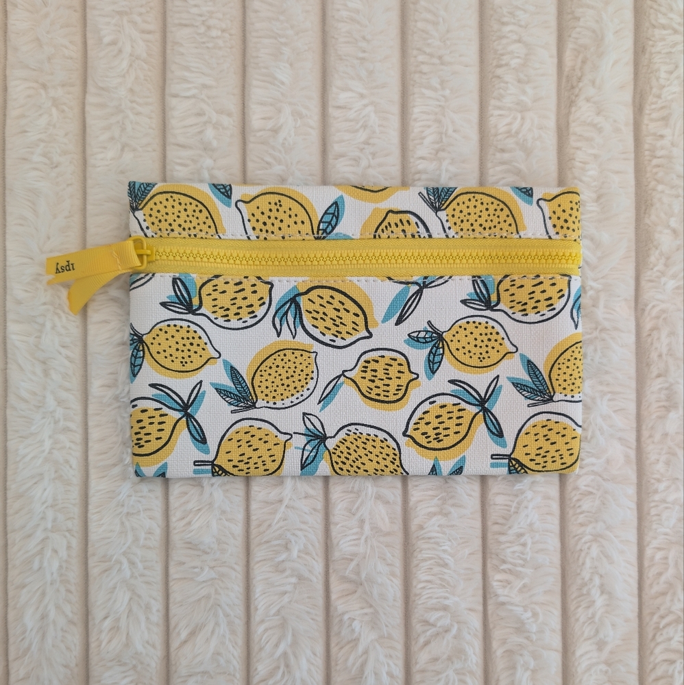 ✳️ FREE w/ Bundle - Lemon Print Zipper Pouch